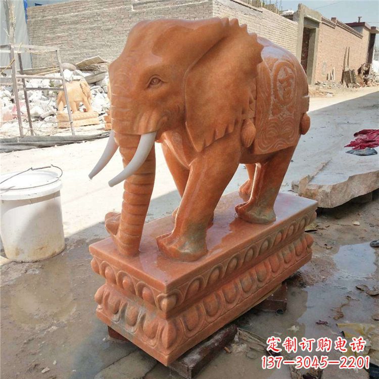 南阳晚霞红石雕大象