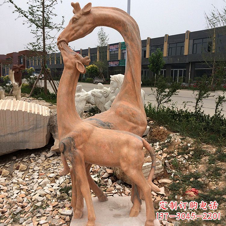 南阳晚霞红石雕长颈鹿-校园公园母子亲情景观雕塑