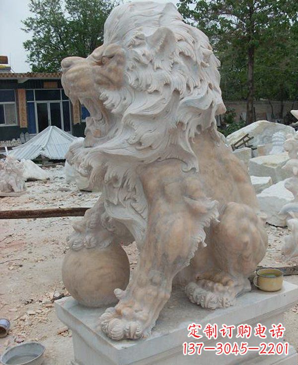 南阳晚霞红寺庙门口西洋狮子石雕