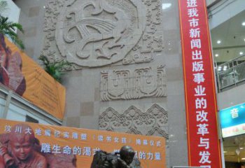 南阳令人惊叹的小女孩景观铜雕