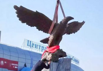 南阳中领雕塑定制大型老鹰铜雕景观