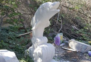 南阳海豚雕塑：悠闲无比的精灵