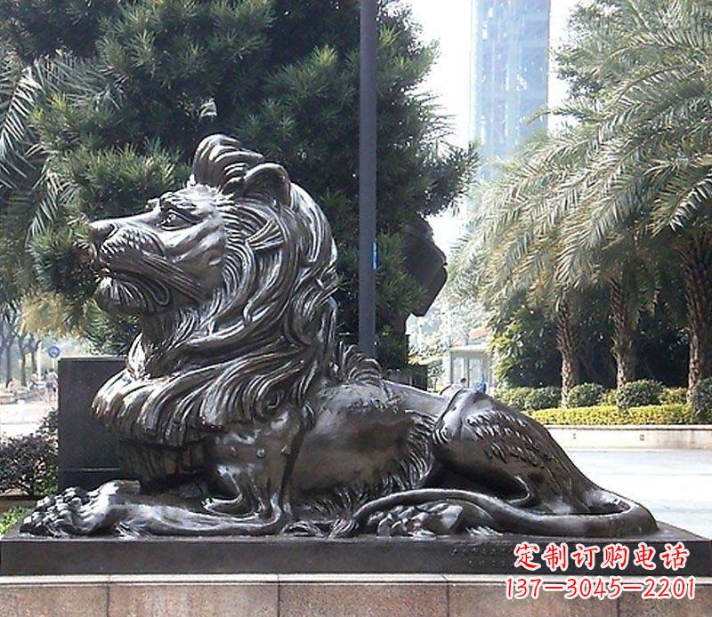南阳卧着的西洋狮看门狮子铜雕