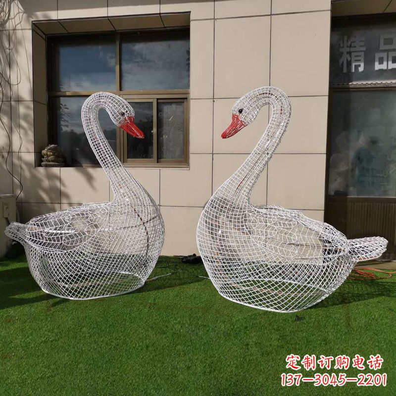 南阳卧姿天鹅网格动物雕塑园林草坪动物摆件