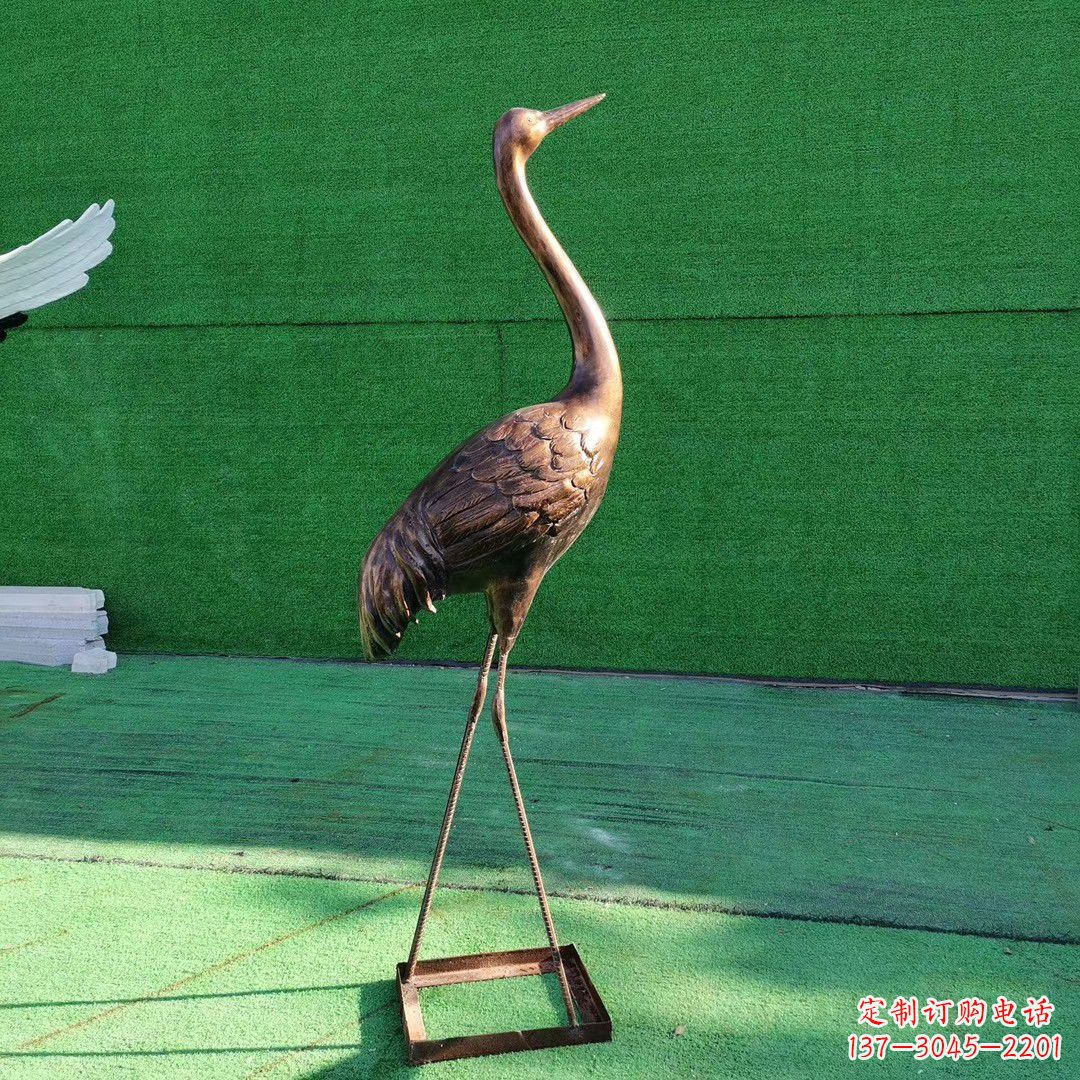 南阳仙鹤衔芝铜雕