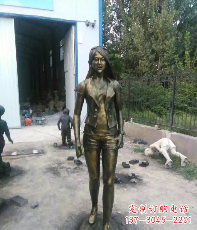 南阳现代美女广场人物铜雕