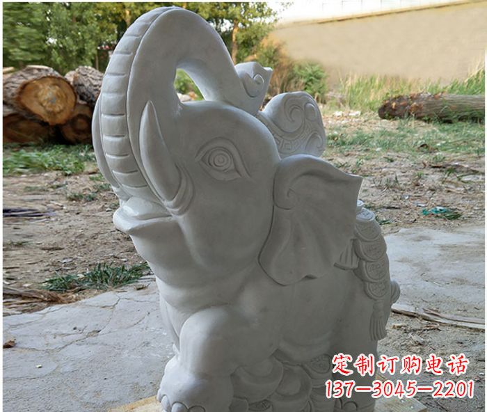 南阳象鼻朝天脚踩元宝的大象石雕