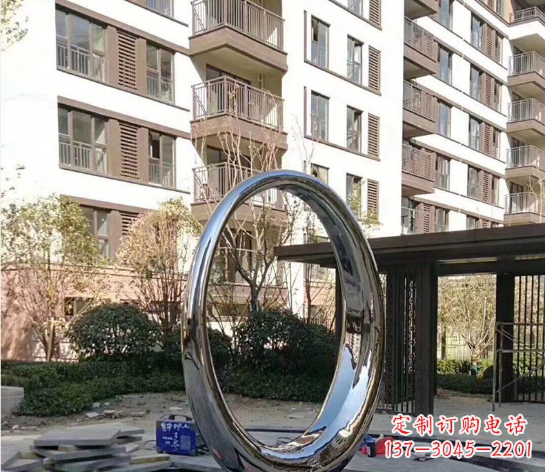 南阳小区不锈钢镜面圆环雕塑