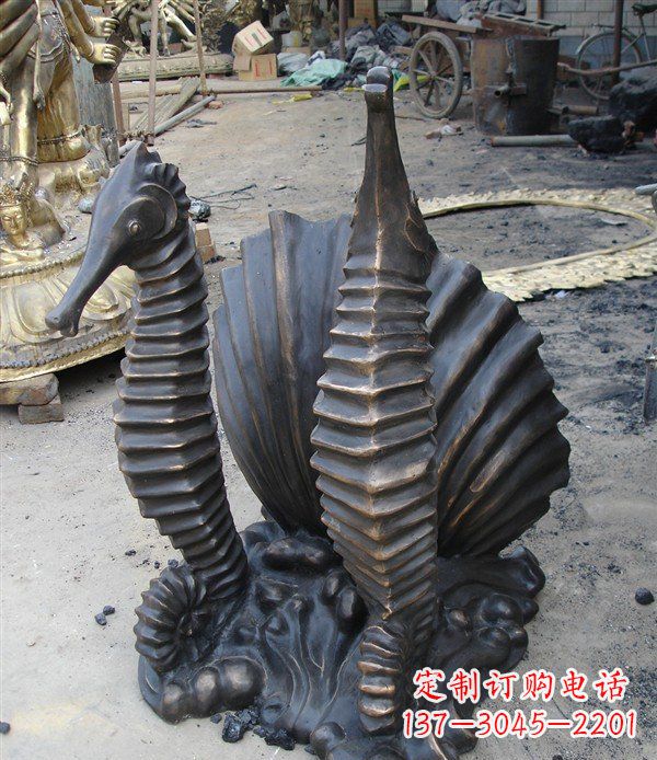 南阳小区动物海马铜雕
