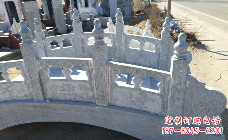 南阳小区公园大理石拱桥