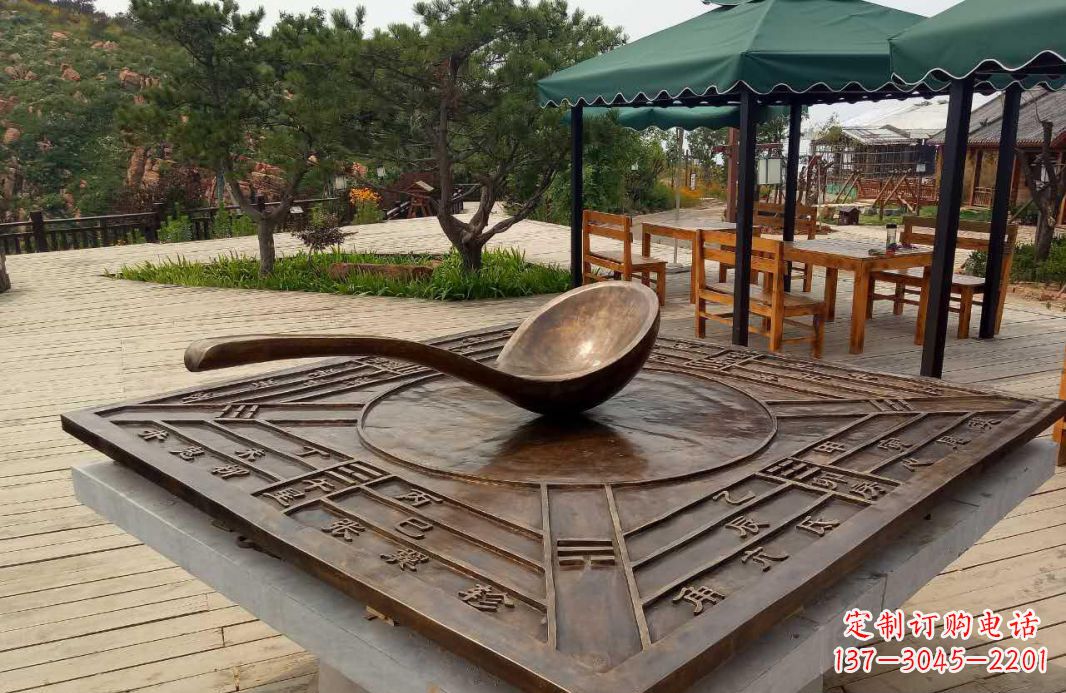 南阳校园古代司南铜雕