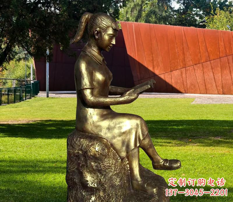 南阳校园看书的女孩铜雕
