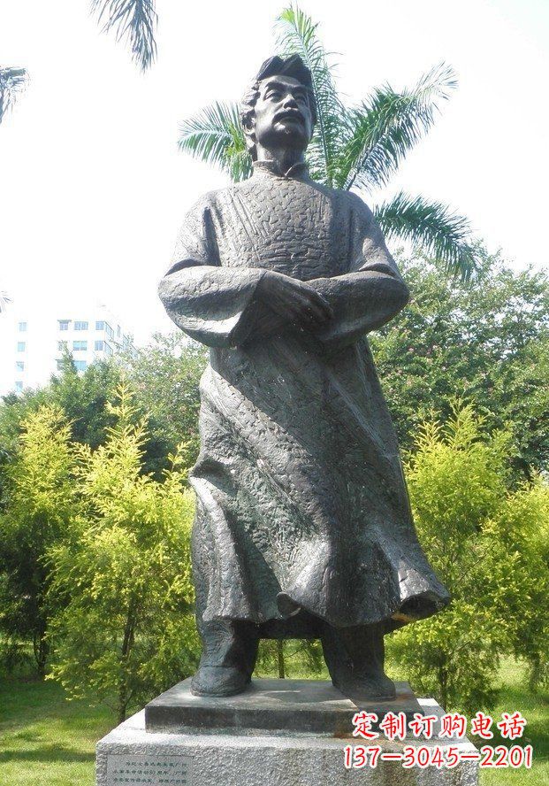 南阳校园鲁迅名人铜雕