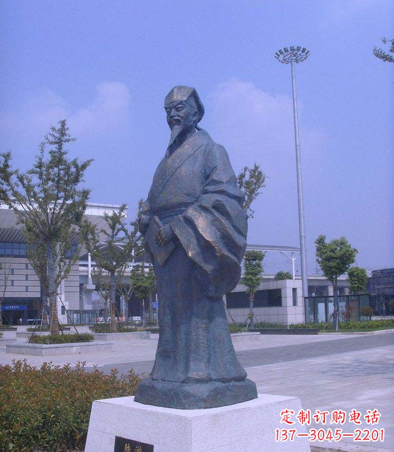 南阳校园陆游名人铜雕