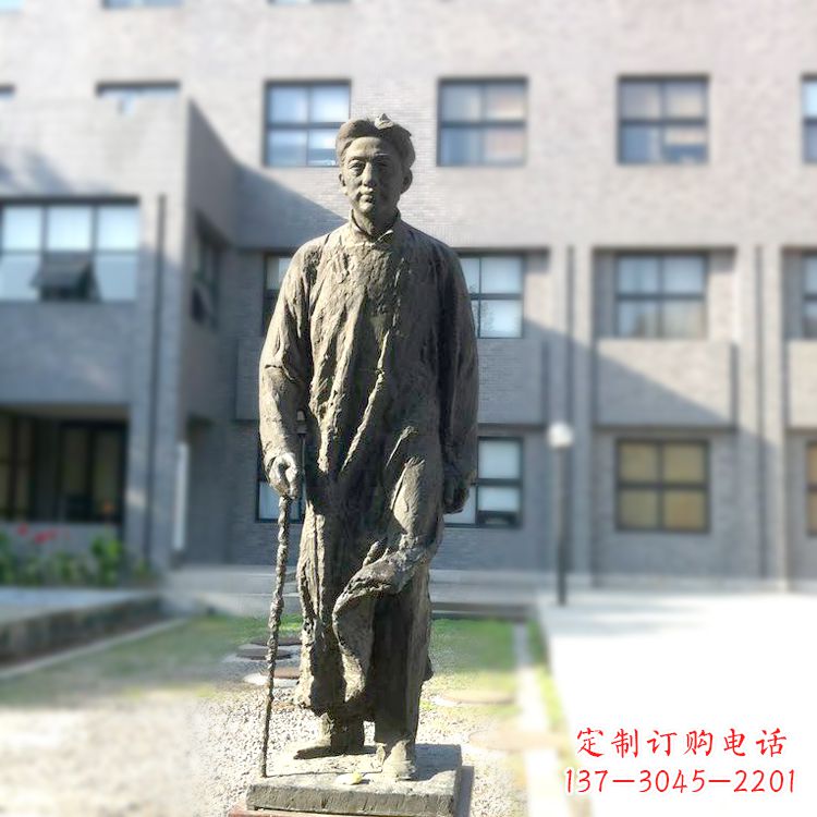 南阳校园名人徐悲鸿雕塑