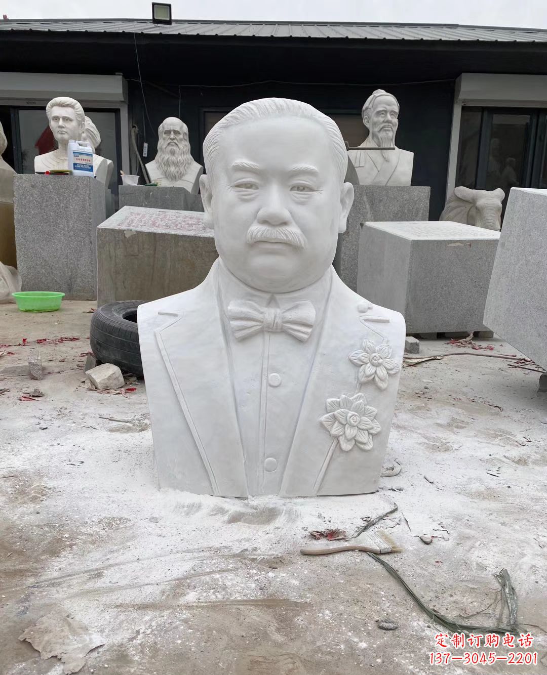 南阳校园名人詹天佑头像石雕