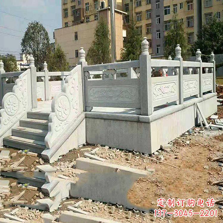 南阳校园青石升旗台