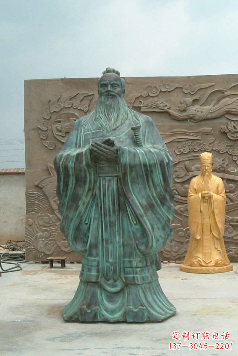 南阳校园青铜仿古孔子