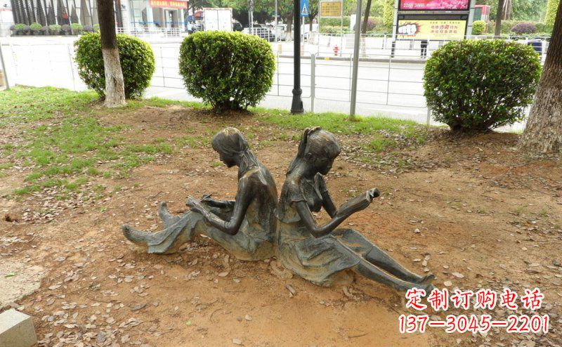 南阳校园坐着看书的女孩人物铜雕
