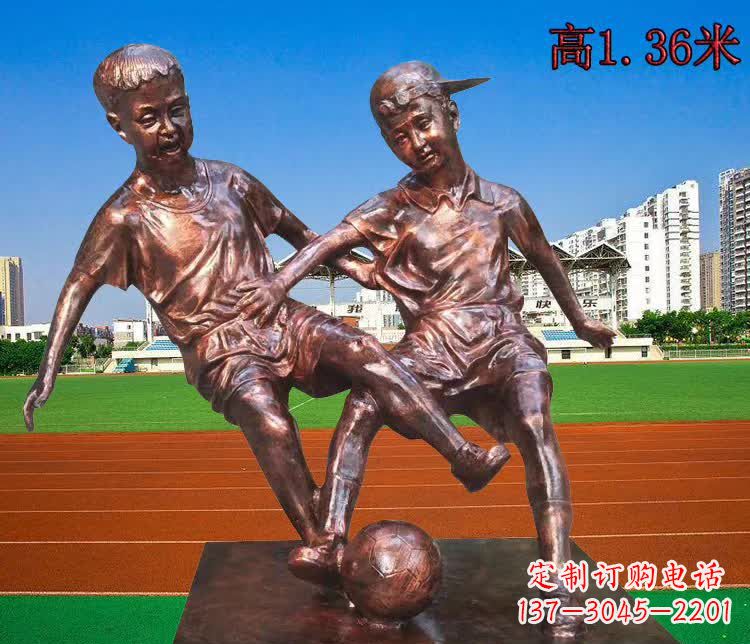 南阳学校铜雕踢足球儿童