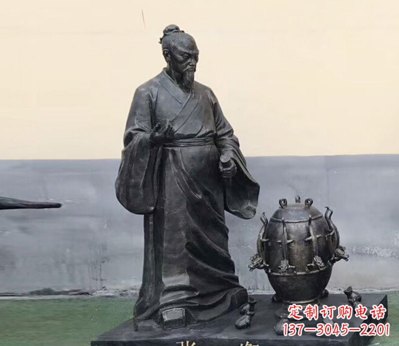 南阳学校张衡和地动仪铜雕