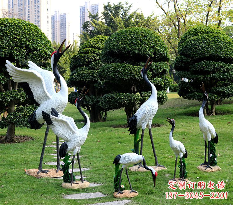 南阳幼儿园卡通丹顶鹤雕塑
