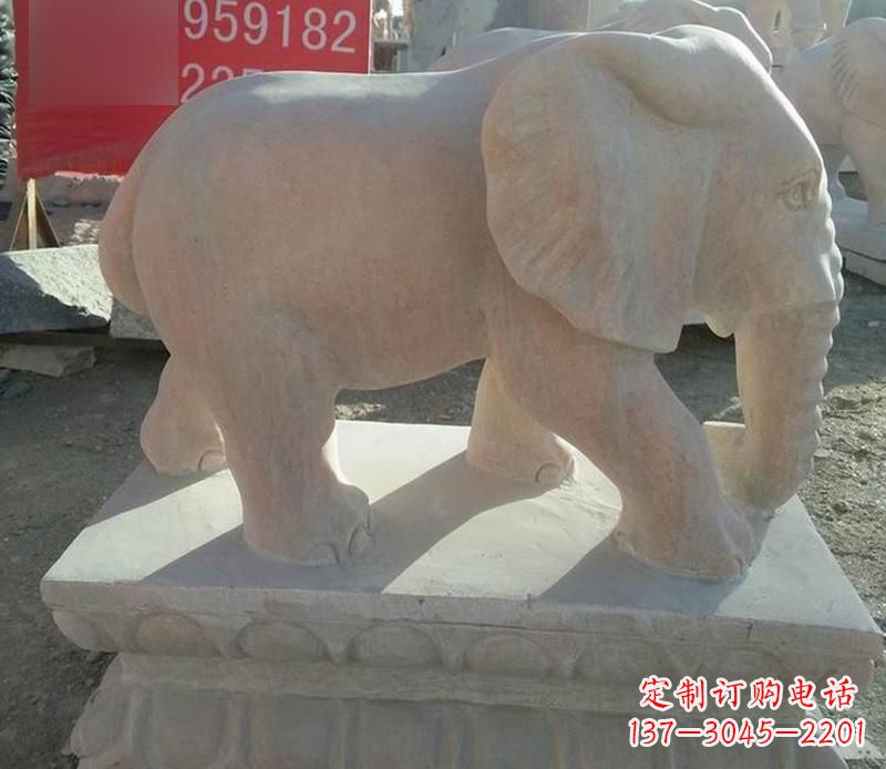 南阳园林晚霞红大象雕塑