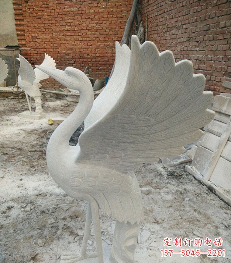 南阳展翅丹顶鹤石雕
