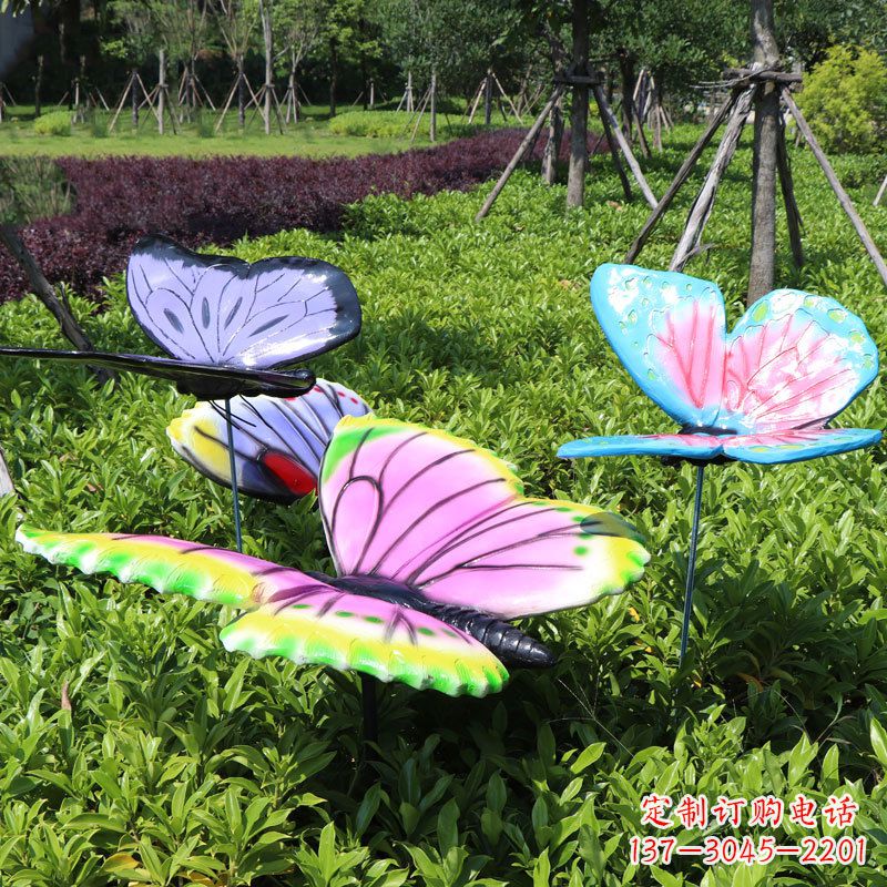 南阳展翅的蝴蝶,公园草丛仿真动物装饰雕塑