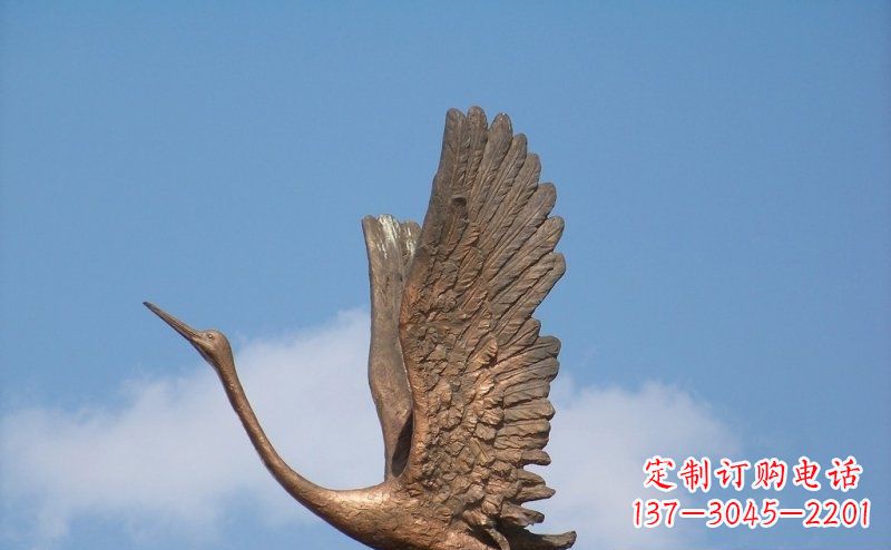 南阳展翅高飞的仙鹤动物铜雕