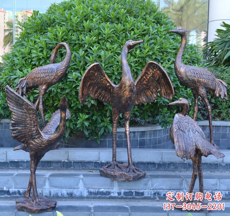 南阳展翅仙鹤雕塑