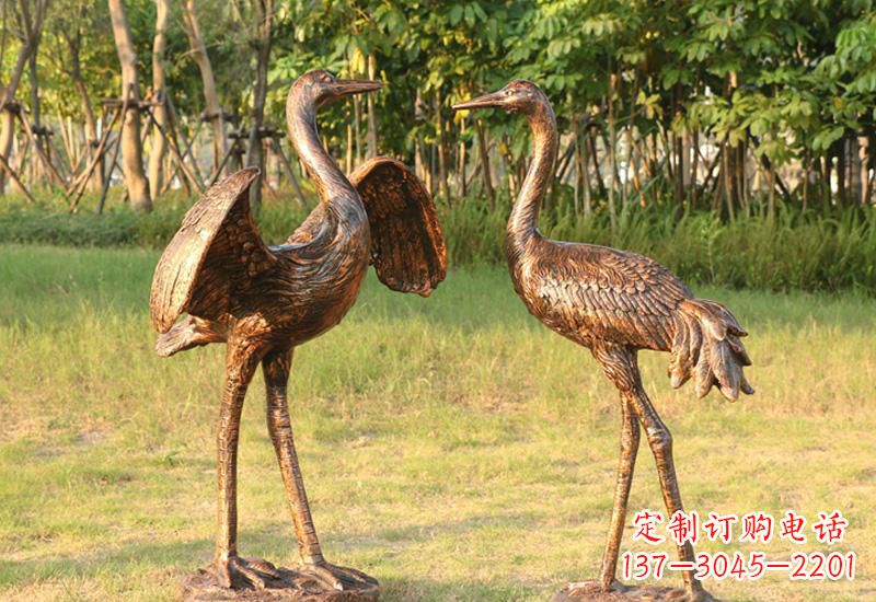 南阳展翅仙鹤铜雕