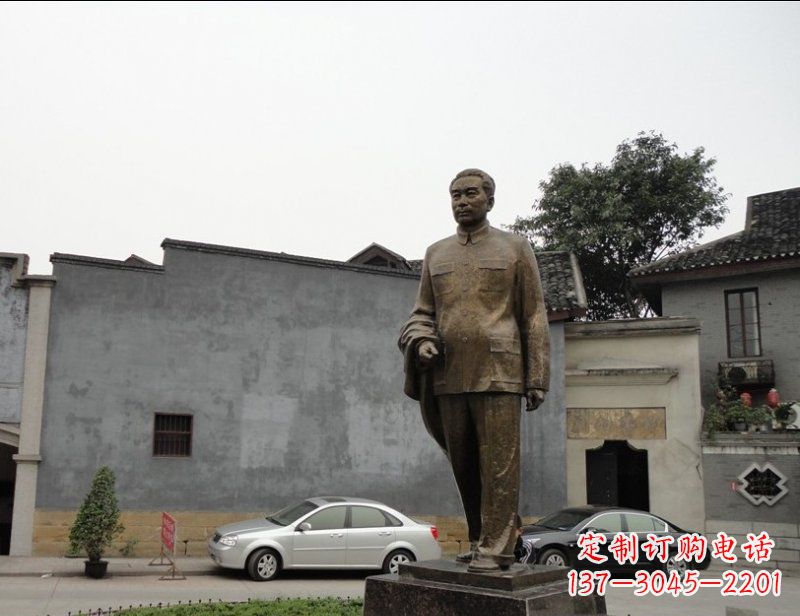 南阳周恩来广场伟人铜雕