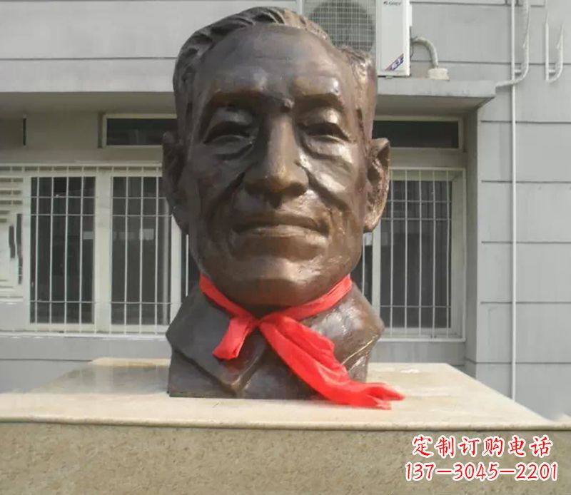 南阳朱宪彝校园名人头像铜雕