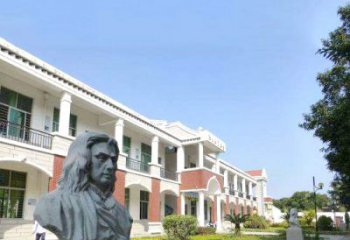 南阳校园名人牛顿石雕头像