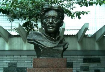 南阳校园名人徐悲鸿头像雕塑
