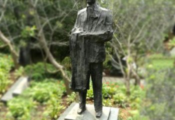 南阳徐悲鸿雕塑著名奔马画家公园铜雕像