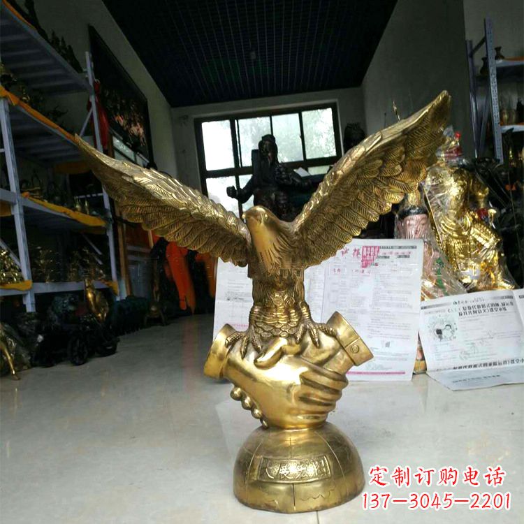 南阳铸铜老鹰雕塑大展宏图