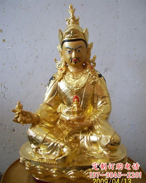 南阳铸铜贴金藏佛莲花生大士雕塑