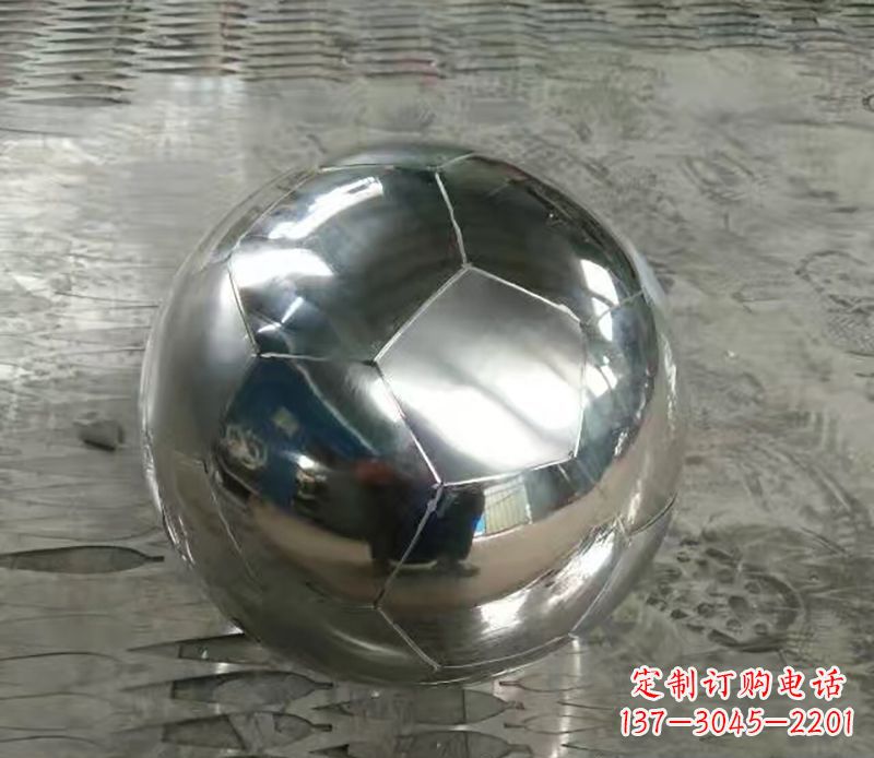 南阳足球不锈钢体育器材雕塑