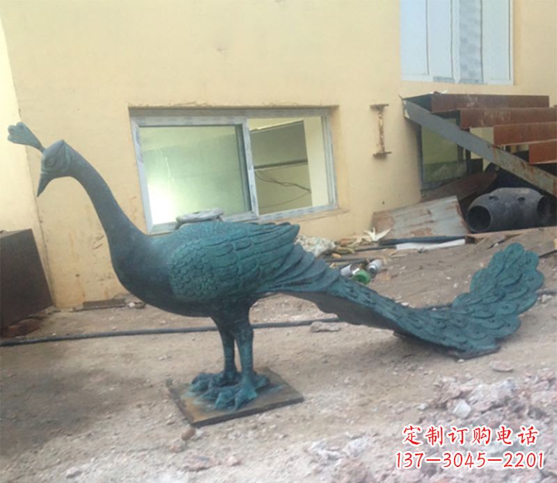 南阳青铜孔雀雕塑